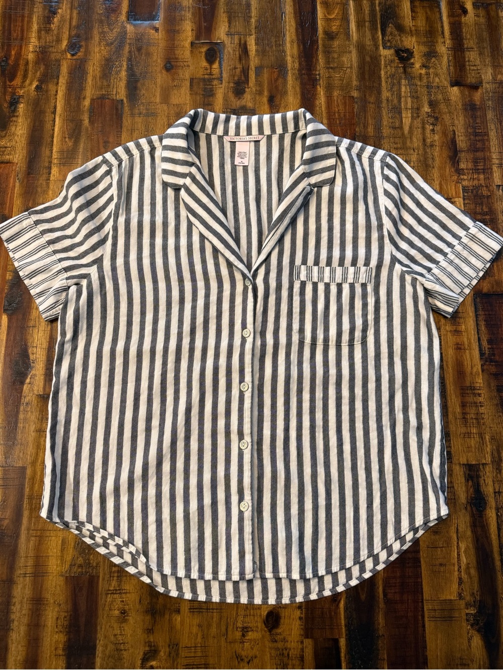 🌵 Victoria's Secret gray/white stripe casual pajama top. Silver stitching. M